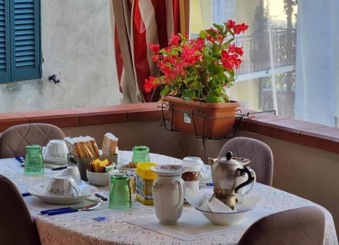 Bed and Breakfast A Collodi Io & Mamma100 M Dal Parco Di Pinocchio Exterior foto